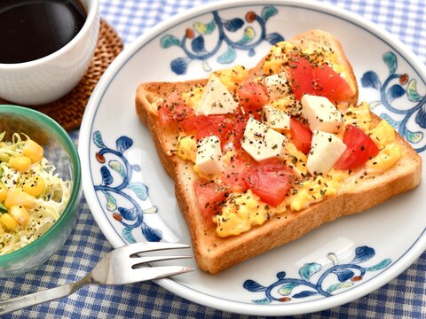 トマトとチーズのエッグトースト